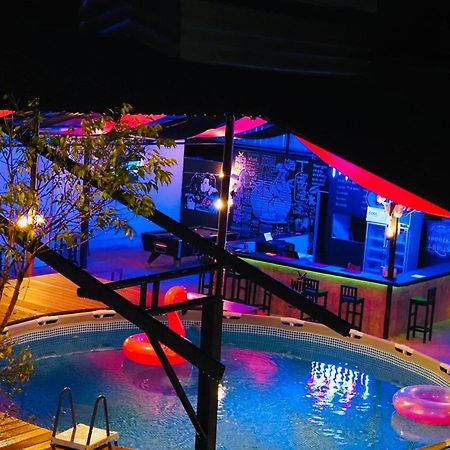 Wild Ones Hostel Bangkok Exterior foto