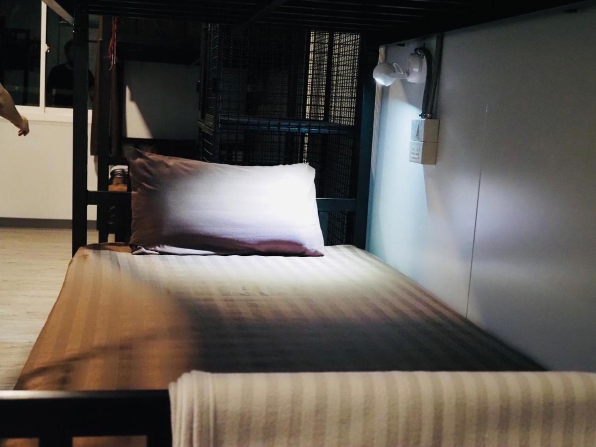 Wild Ones Hostel Bangkok Exterior foto