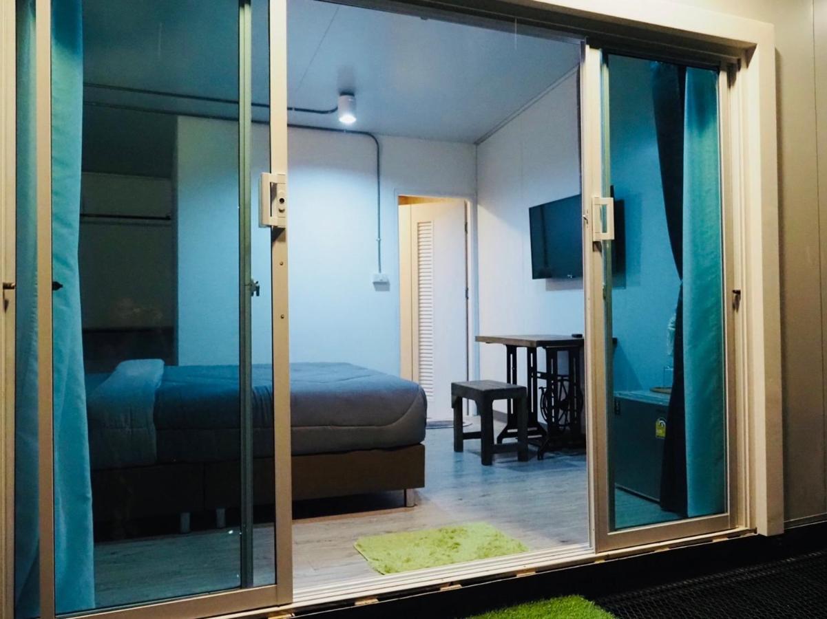 Wild Ones Hostel Bangkok Exterior foto