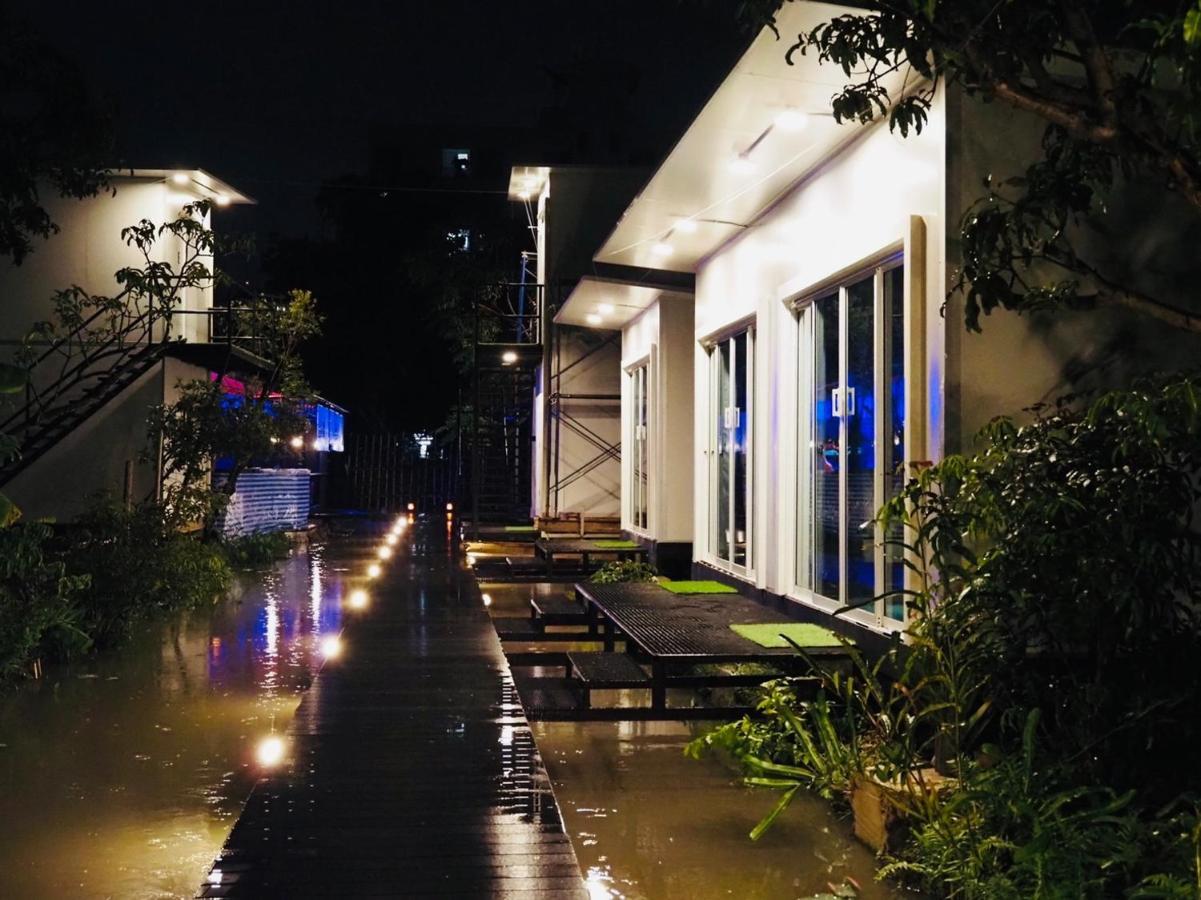 Wild Ones Hostel Bangkok Exterior foto